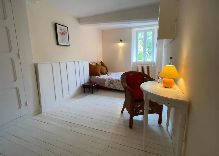 Nyaraló Huebsches Der Familie Mit Eigenem Garten