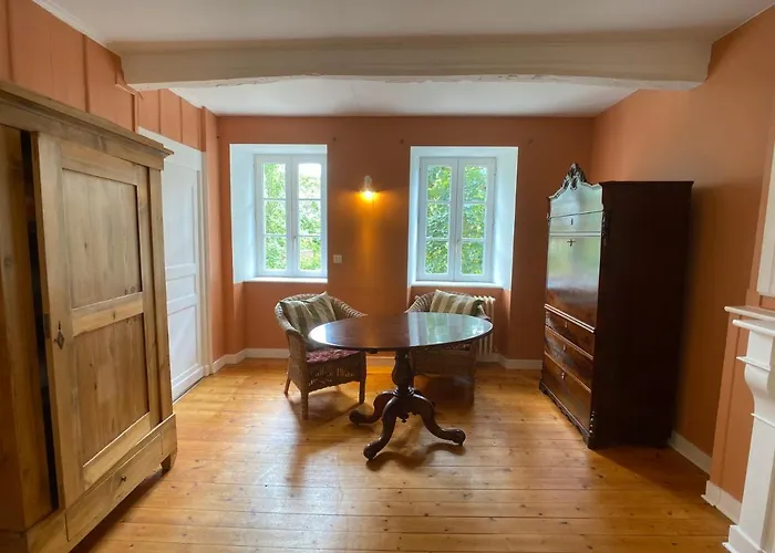 Huebsches Der Familie Mit Eigenem Garten Nyaraló