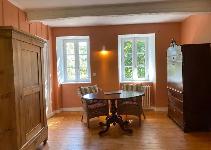 Huebsches Der Familie Mit Eigenem Garten Nyaraló