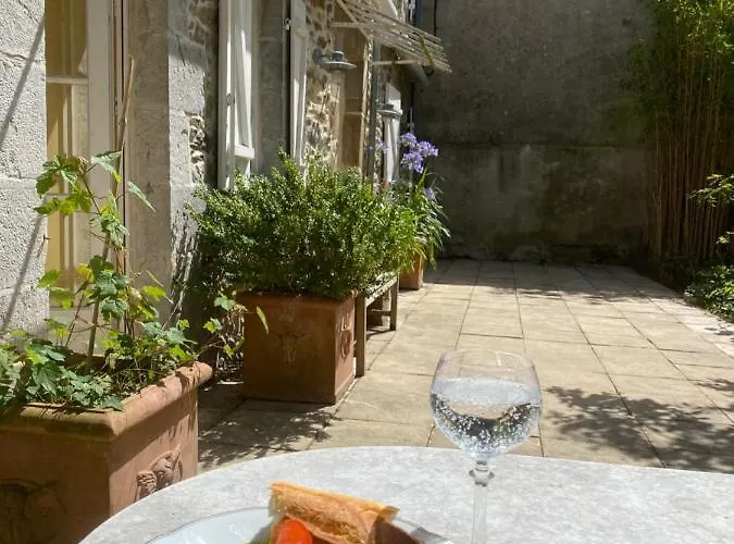 Huebsches Der Familie Mit Eigenem Garten Nyaraló